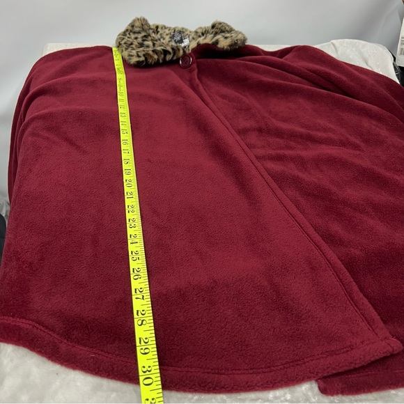 NWT Argee wine cape coat poncho leopard 1 front button closure one size fits all - Picture 9 of 11